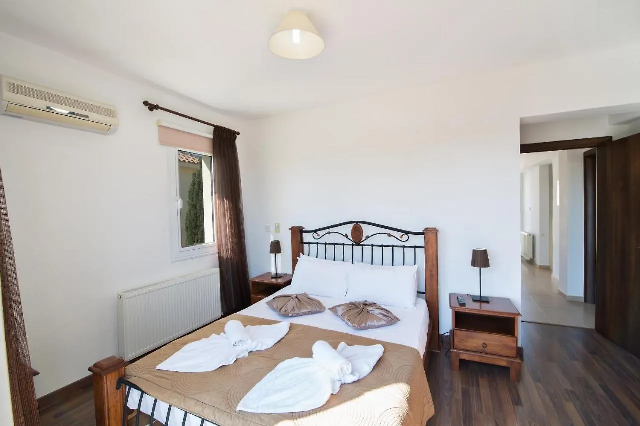 Nancy Villas Protaras 0*,